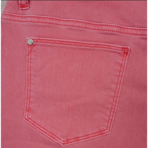 Chico's NEW Women's Size 10 Coral Perfect Girlfriend Slim Capri Fray Hem Jeans - Picture 8 of 15